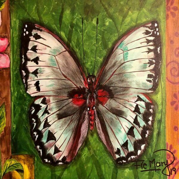 Mariposa blanca sobre verde