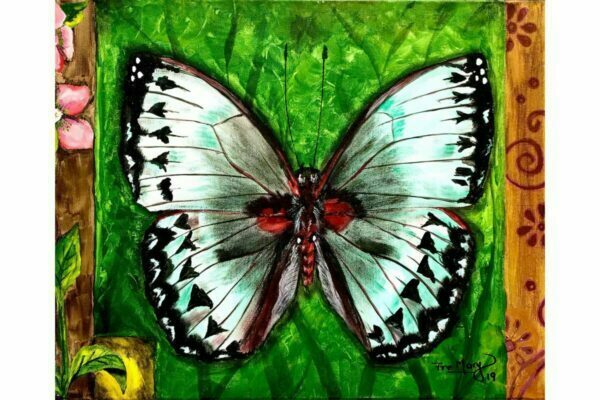 mariposa blanca sobre verde
